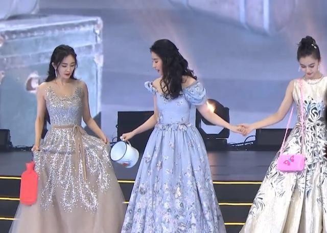 杨幂携女儿亮相时尚走秀，公众关注与个人选择的平衡之道